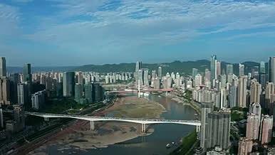 4k航拍重庆夏季嘉陵江两岸城市风光视频的预览图